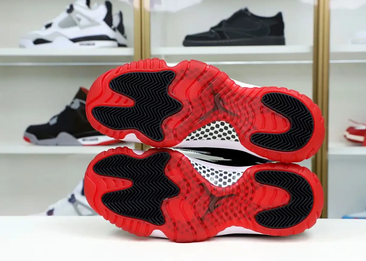 AIR 11 2019 JORDAN RETRO 'BRED' 0321