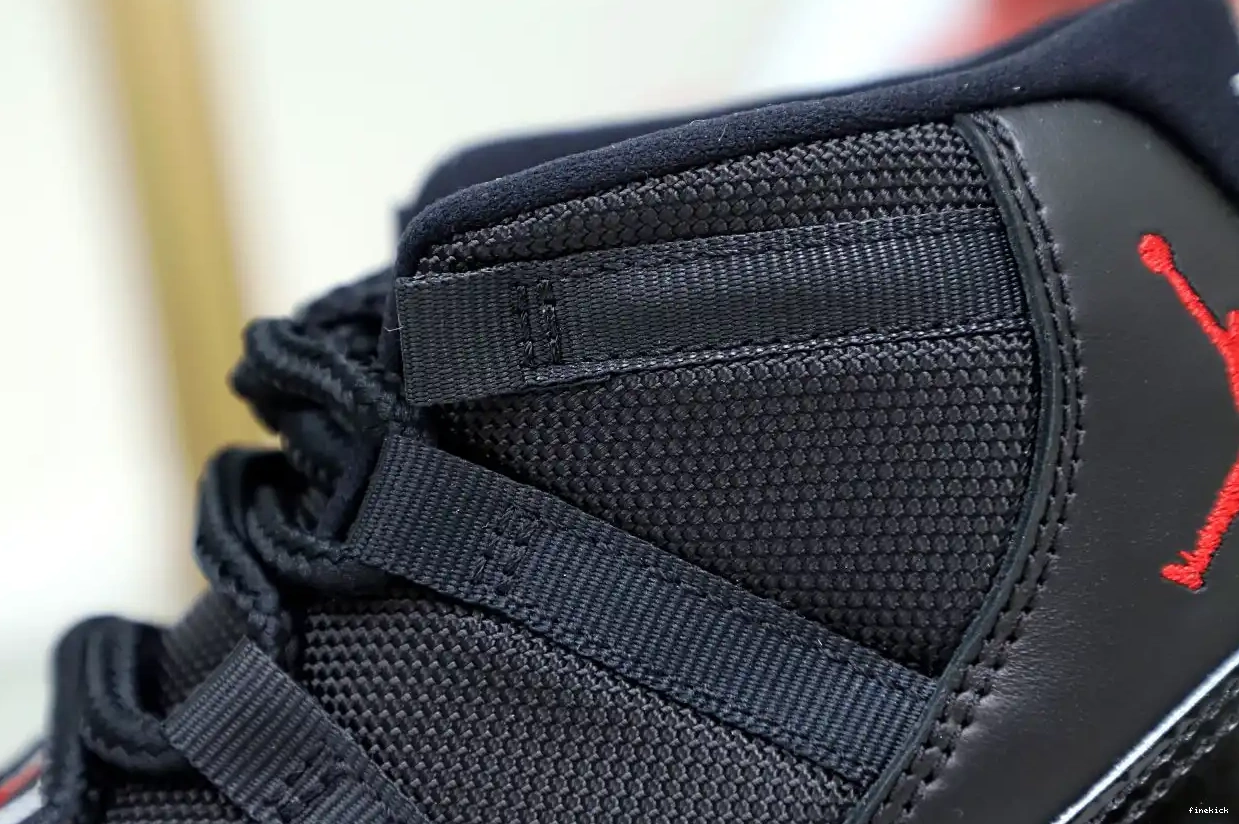 AIR 11 2019 JORDAN RETRO 'BRED' 0321