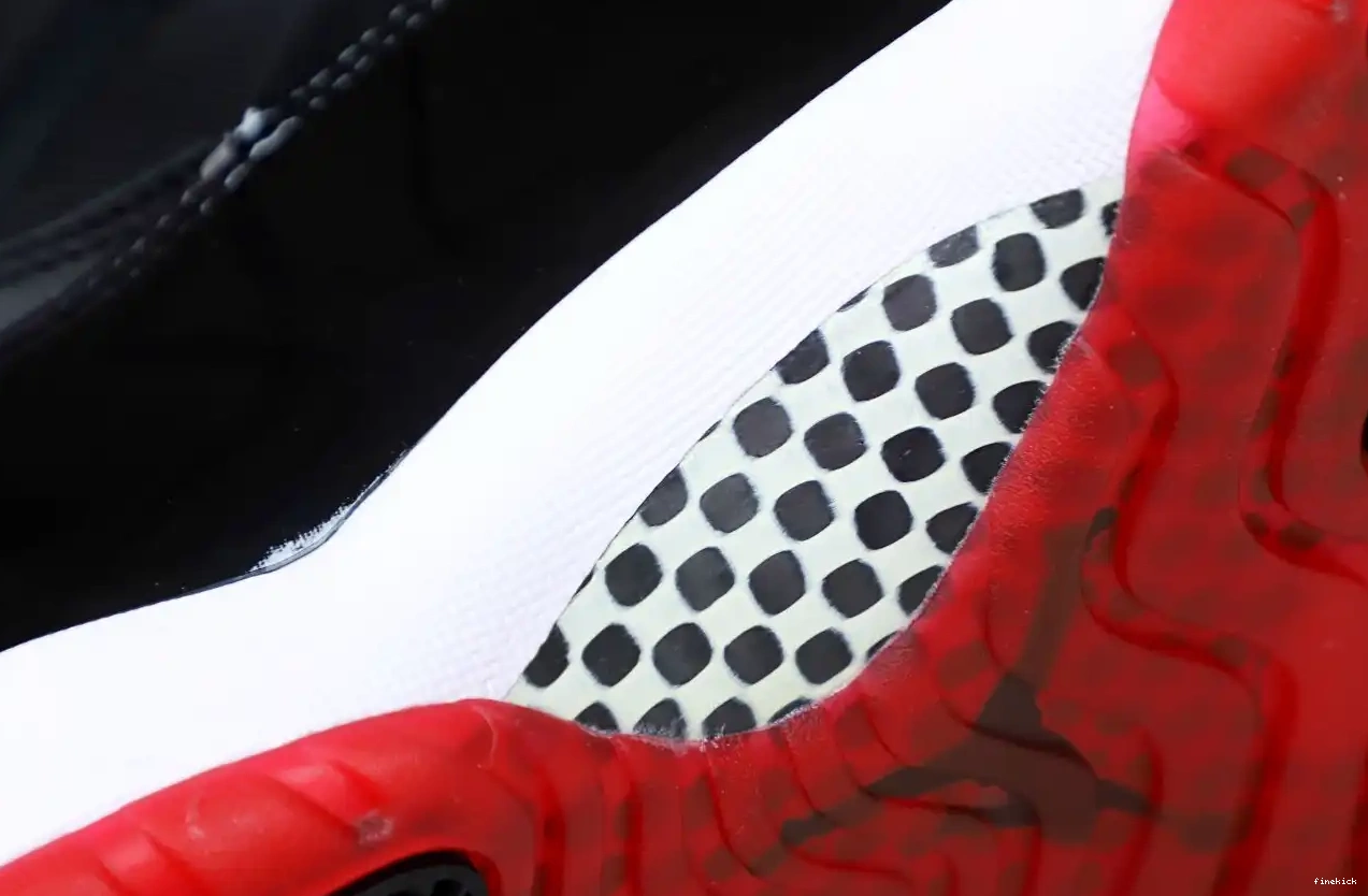 AIR 11 2019 JORDAN RETRO 'BRED' 0321