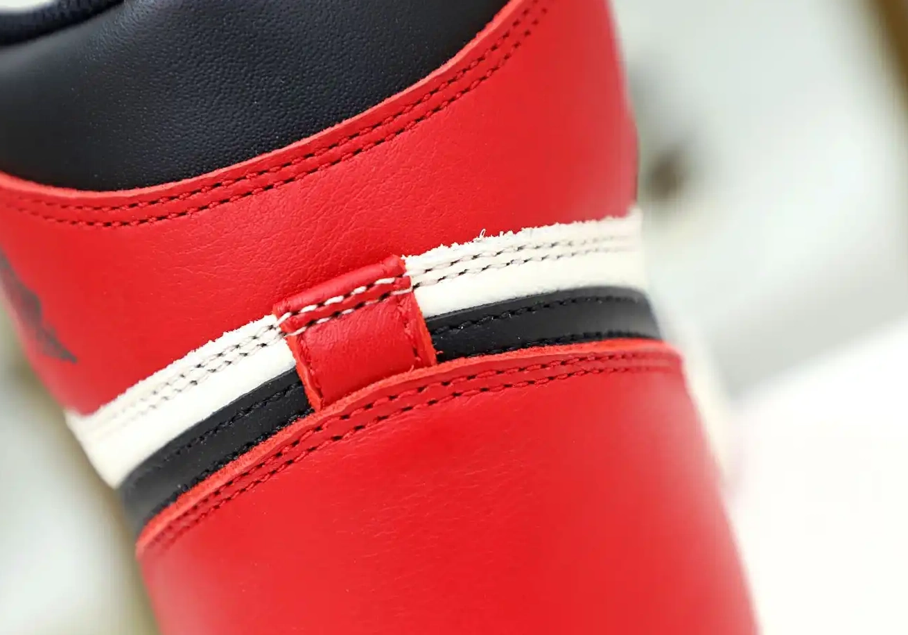 1 AIR JORDAN HIGH RETRO OG 'BRED TOE' 0320