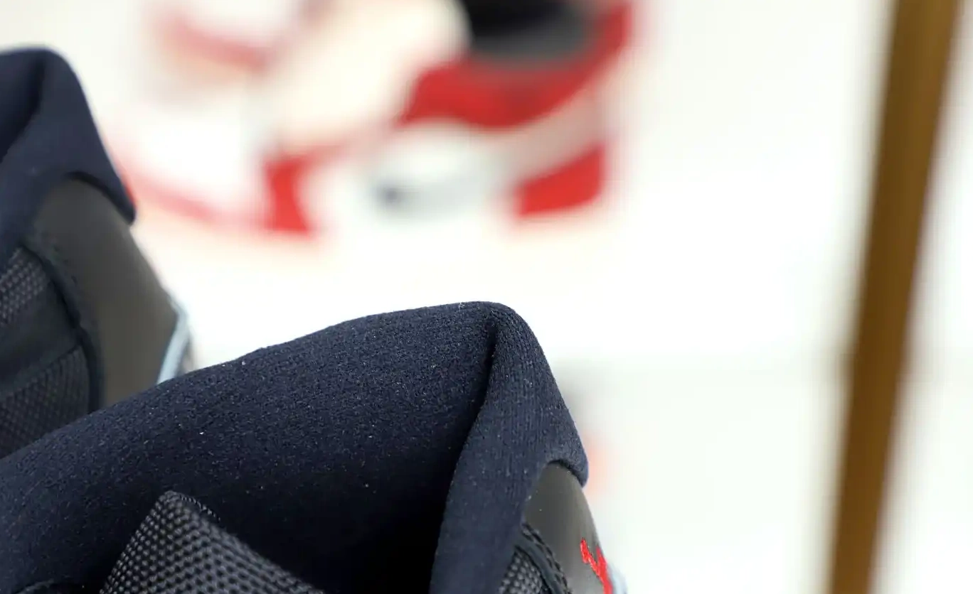 AIR 11 2019 JORDAN RETRO 'BRED' 0321