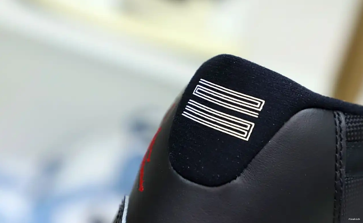 AIR 11 2019 JORDAN RETRO 'BRED' 0321