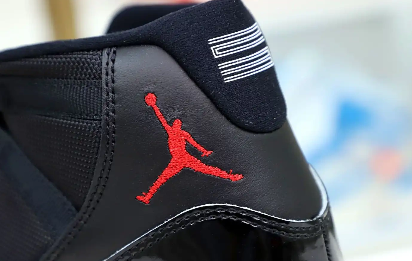 AIR 11 2019 JORDAN RETRO 'BRED' 0321